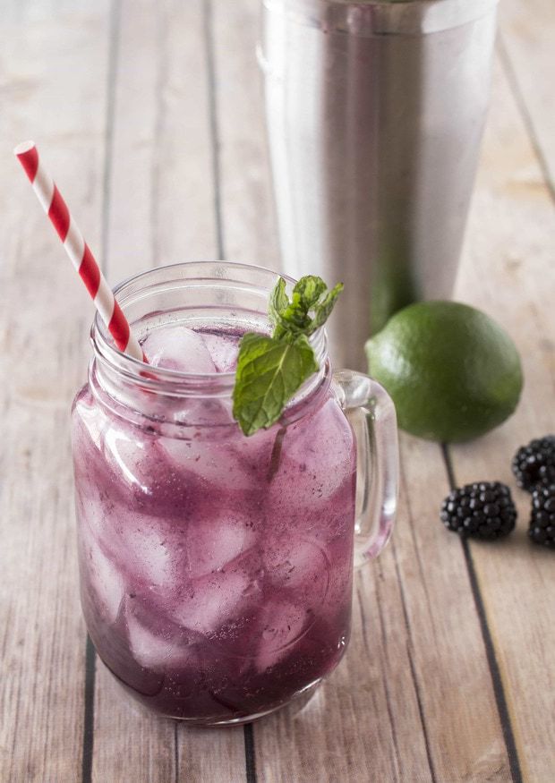 Blackberry Gin Fizz Cake 'n Knife