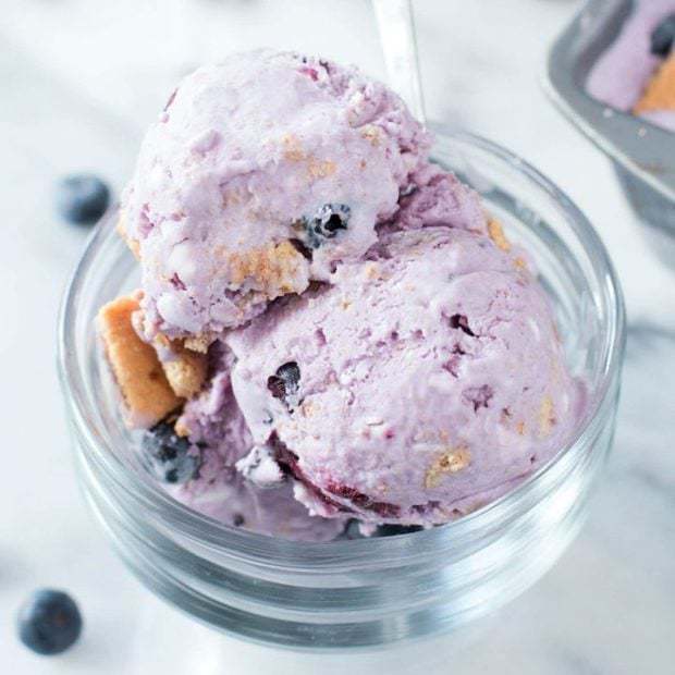 Blueberry Cheesecake Ice Cream | cakenknife.com