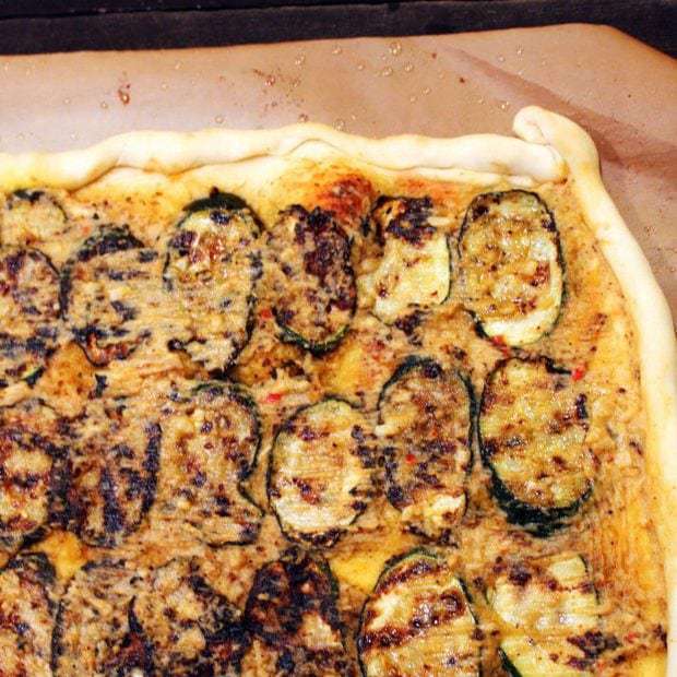 Hummus and Grilled Zucchini Pizza