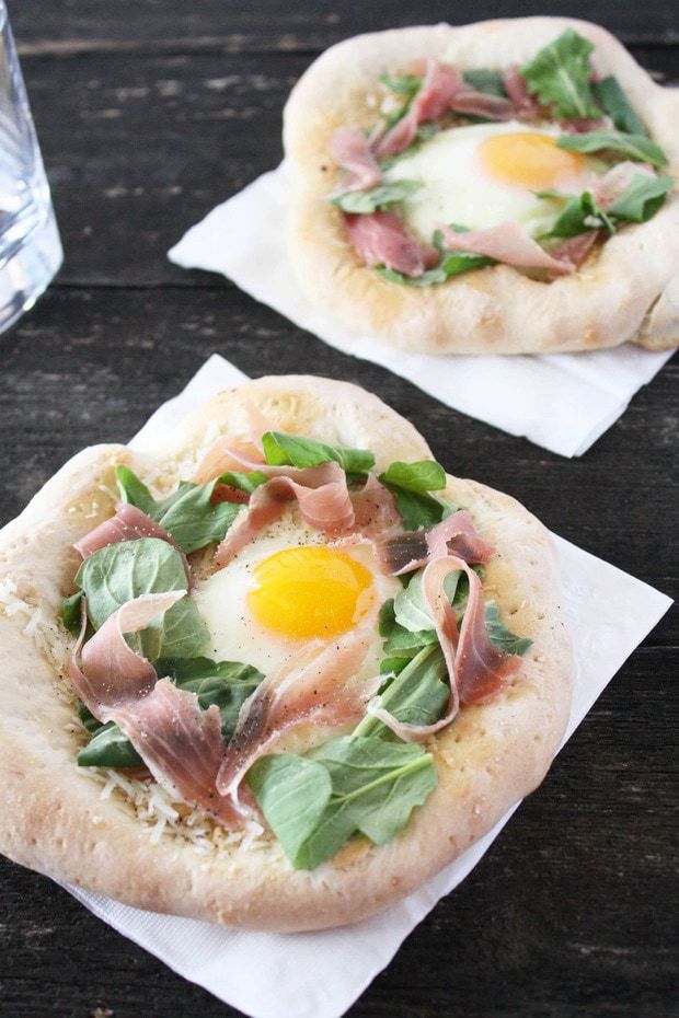 Prosciutto and Arugula Pizza with Sunny Side Up Egg