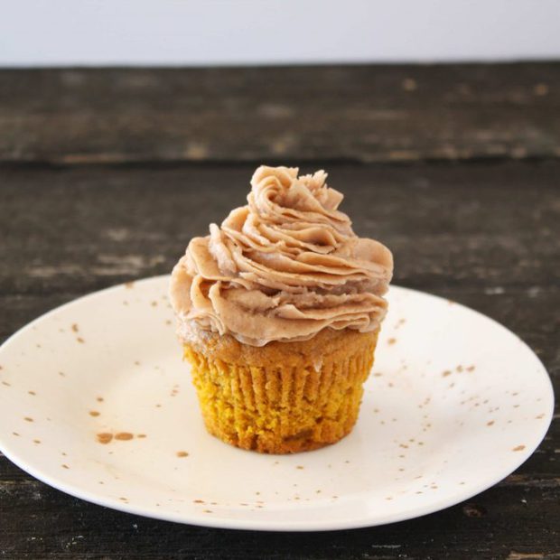 Pumpkin Cupcakes with Cinnamon Chocolate Buttercream Frosting