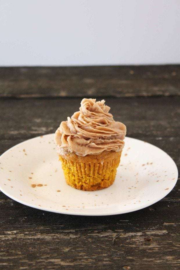 Pumpkin Cupcakes with Cinnamon Chocolate Buttercream Frosting