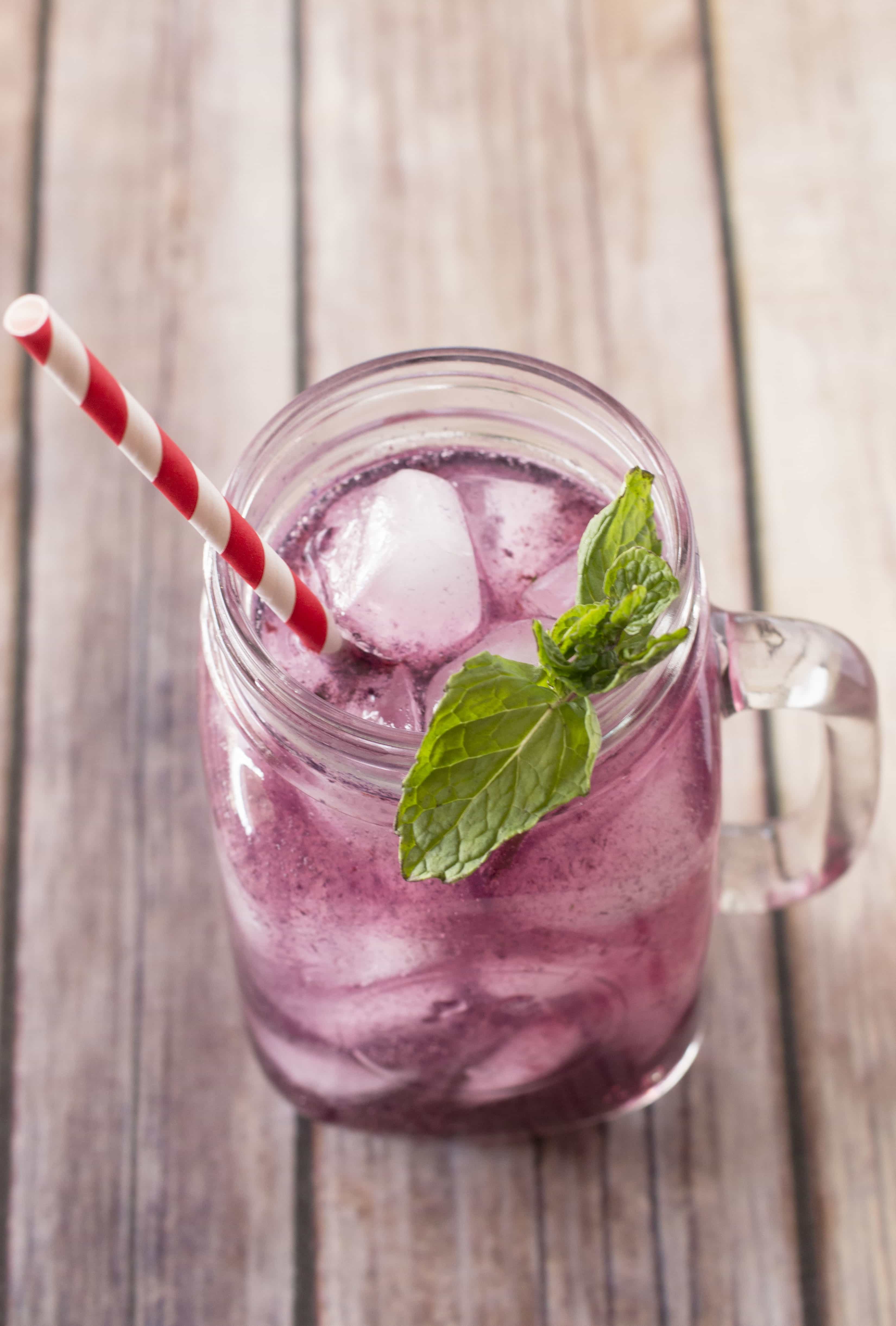 Blackberry Gin Fizz Cake 'n Knife