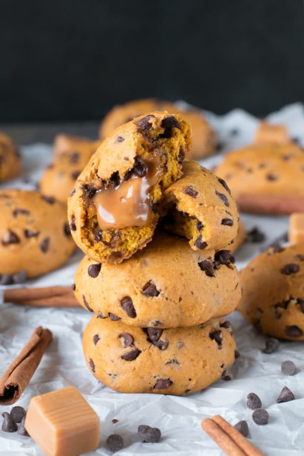 Caramel Stuffed Pumpkin Cookies | cakenknife.com #pumpkinspice #pumpkinpie