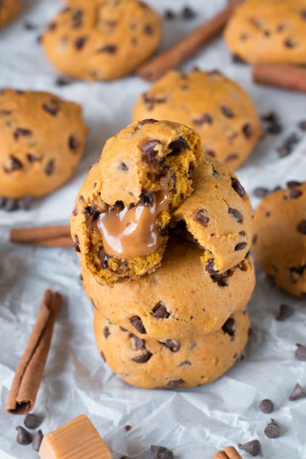 Caramel Stuffed Pumpkin Cookies | cakenknife.com #pumpkinspice #pumpkinpie