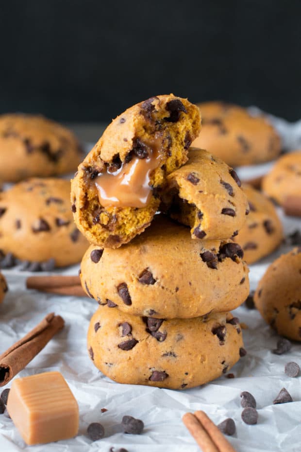 Caramel Stuffed Pumpkin Cookies | cakenknife.com #pumpkinspice #pumpkinpie