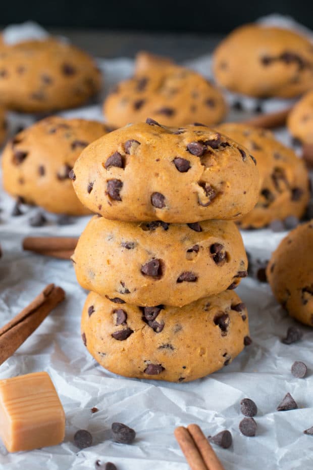 Caramel Stuffed Pumpkin Cookies | cakenknife.com #pumpkinspice #pumpkinpie