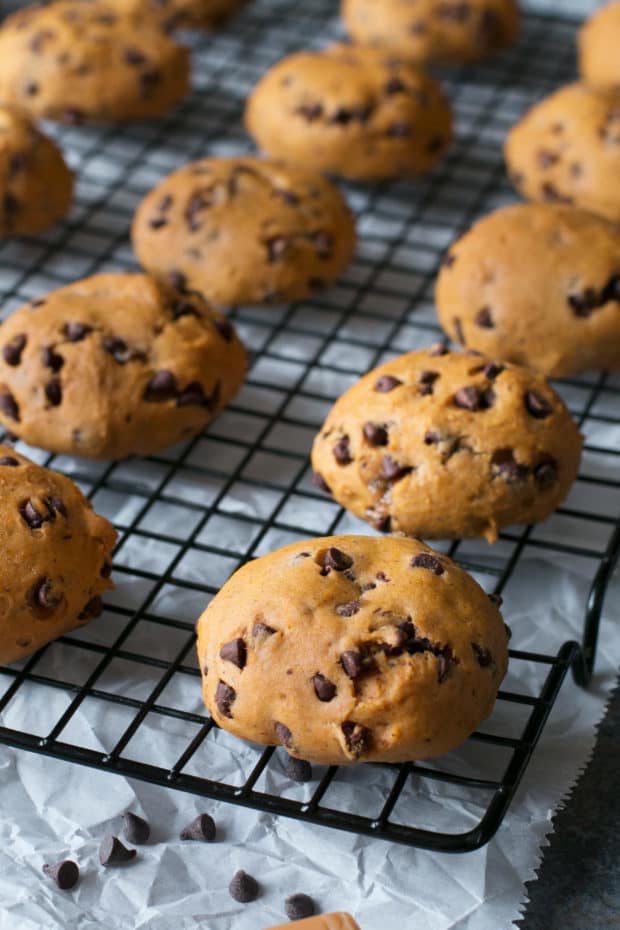 Caramel Stuffed Pumpkin Cookies | cakenknife.com #pumpkinspice #pumpkinpie