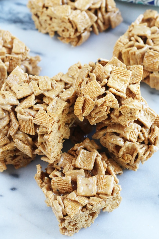 Golden Graham Marshmallow Treats_8331 Cake 'n Knife