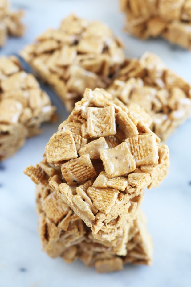 Golden Graham Marshmallow Treats_8354 Cake 'n Knife