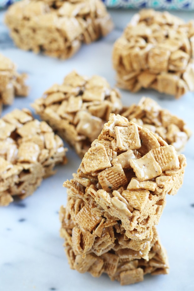 Golden Graham Marshmallow Treats_8363 Cake 'n Knife