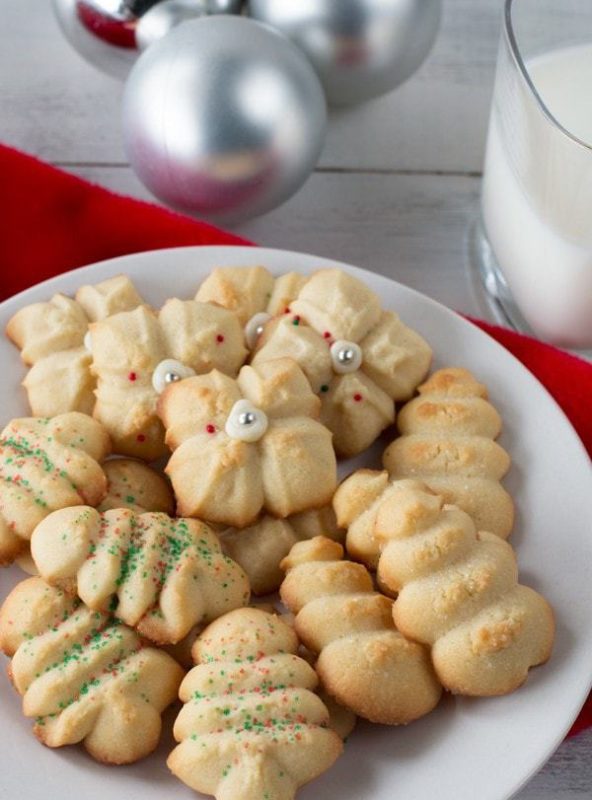 Holiday Spritz Cookies | cakenknife.com