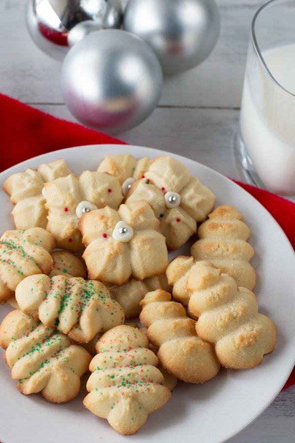 Holiday Spritz Cookies | cakenknife.com