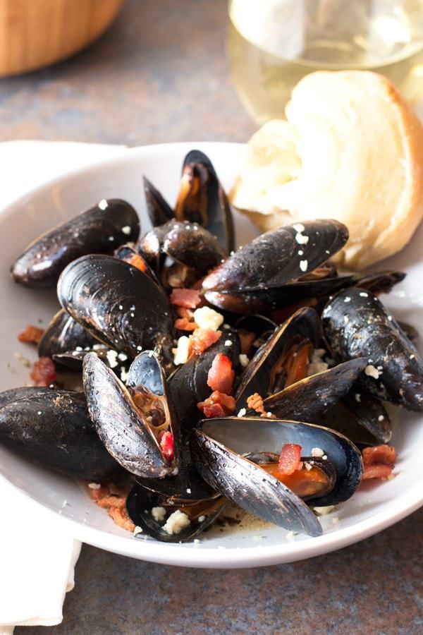 Bacon Gorgonzola Mussels | cakenknife.com