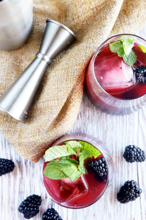 Blackberry cocktails in glasses picture