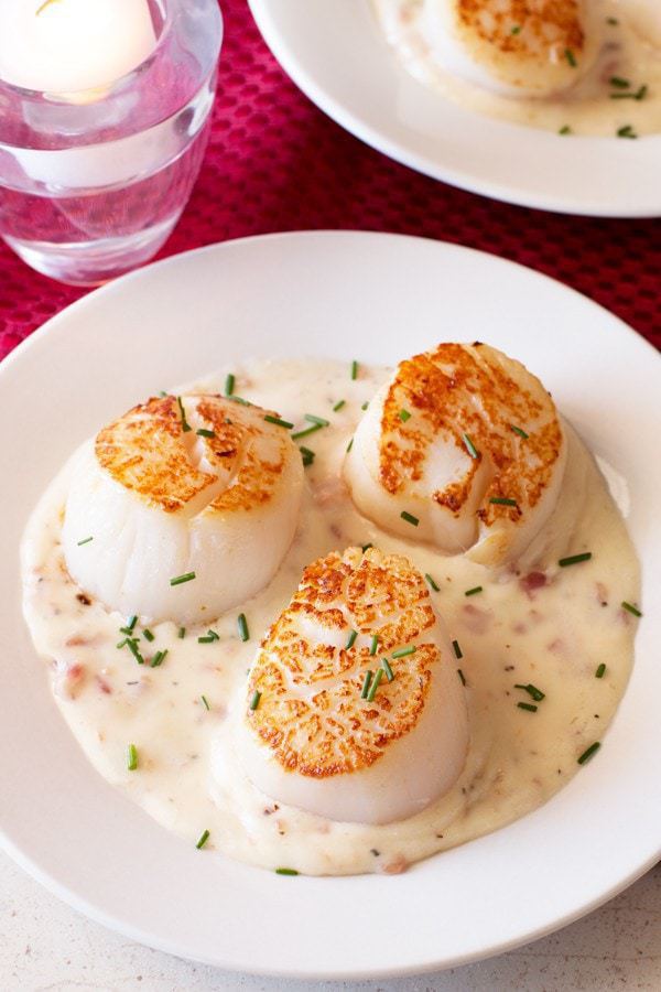 Pan Seared Scallops with Bacon Cream Sauce | cakenknife.com