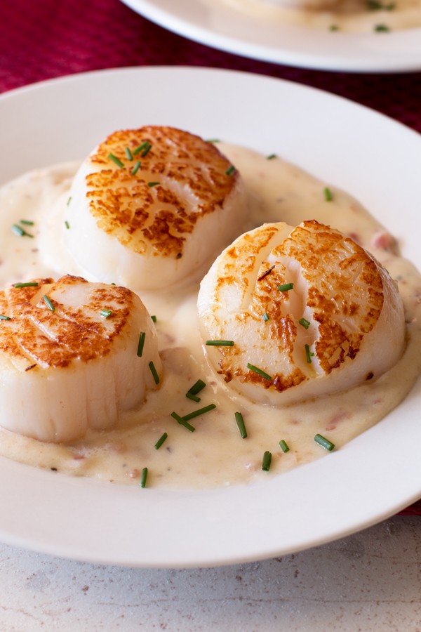 Pan Seared Scallops with Bacon Cream Sauce | cakenknife.com