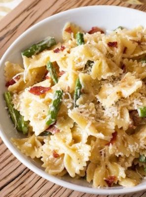 Creamy Brown Butter Farfalle with Asparagus and Crispy Prosciutto | cakenknife.com