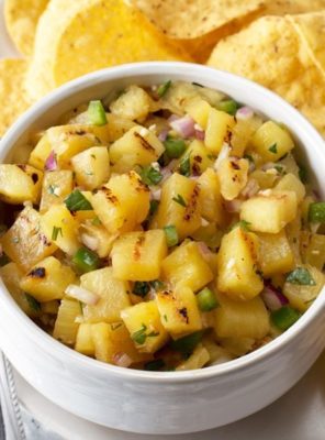 Grilled Pineapple Salsa | cakenknife.com