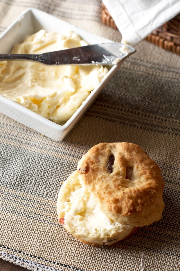 Mini Maple Bacon Biscuits | cakenknife.com