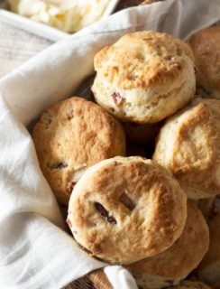 Mini Maple Bacon Biscuits | cakenknife.com