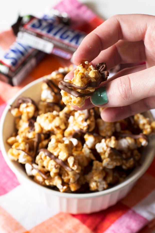 Snickers Popcorn + Popcorn Week Giveaway! | cakenknife.com