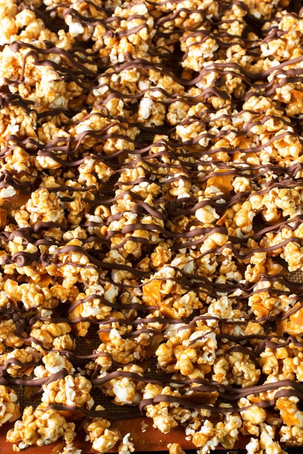 Snickers Popcorn + Popcorn Week Giveaway! | cakenknife.com