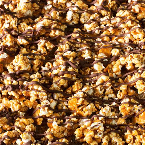 Snickers Popcorn + Popcorn Week Giveaway! | cakenknife.com