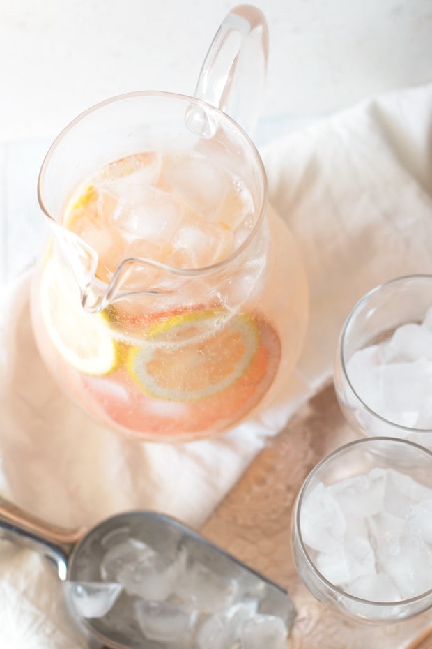 Boozy Grapefruit Sparkling Lemonade | cakenknife.com