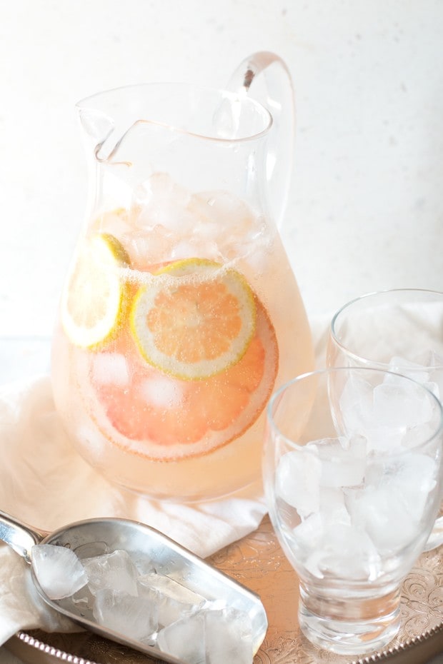 Boozy Grapefruit Sparkling Lemonade | cakenknife.com