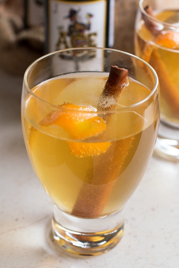 Apple Cinnamon Hard Cider Cocktail | cakenknife.com