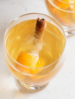 Apple Cinnamon Hard Cider Cocktail | cakenknife.com
