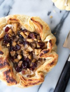 Apple Cranberry Baked Brie | cakenknife.com
