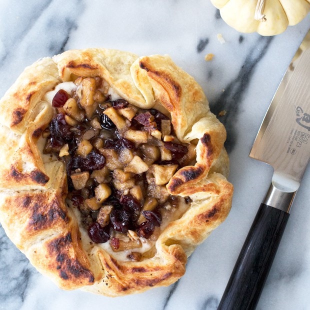 Apple Cranberry Baked Brie | cakenknife.com