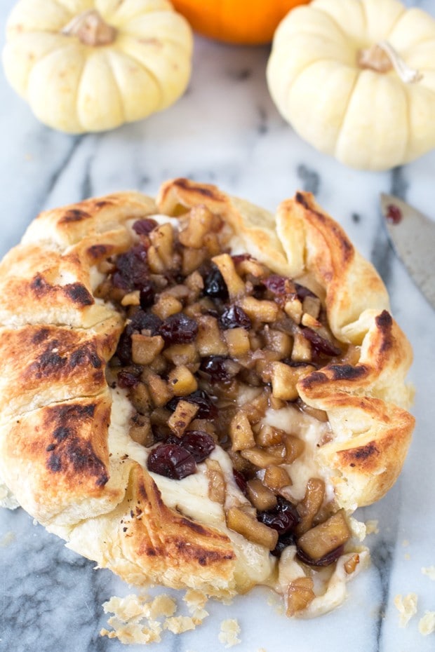 Apple Cranberry Baked Brie | cakenknife.com