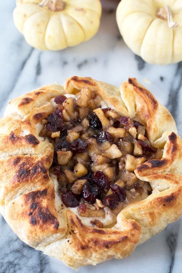 Apple Cranberry Baked Brie | cakenknife.com