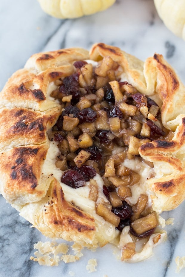 Apple Cranberry Baked Brie | cakenknife.com