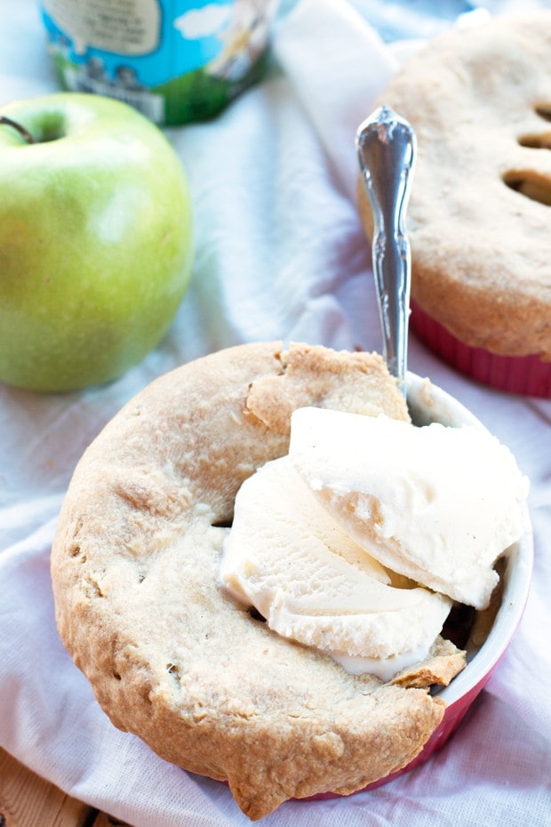 Easy Individual Apple Pies - Last Minute Thanksgiving Recipes | cakenknife.com