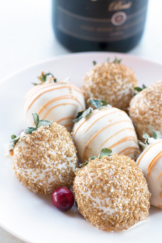 Shari'sBerriesStrawberries1 Cake 'n Knife