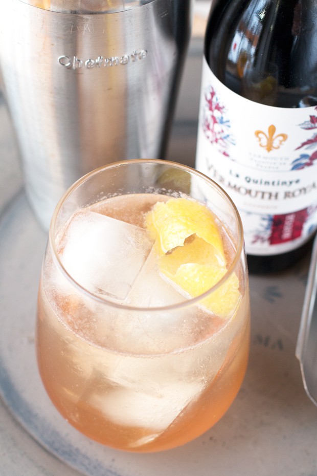 Gin Sling Cake 'n Knife