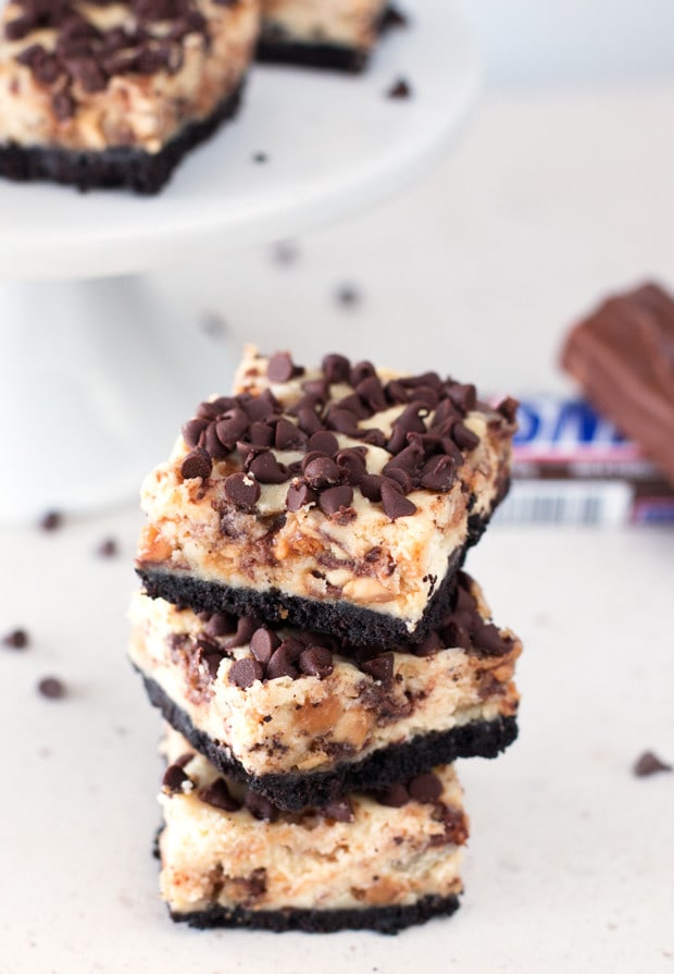 Snickers Caramel Cheesecake Bars | cakenknife.com