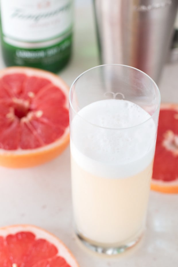 Grapefruit Gin Fizz | cakenknife.com