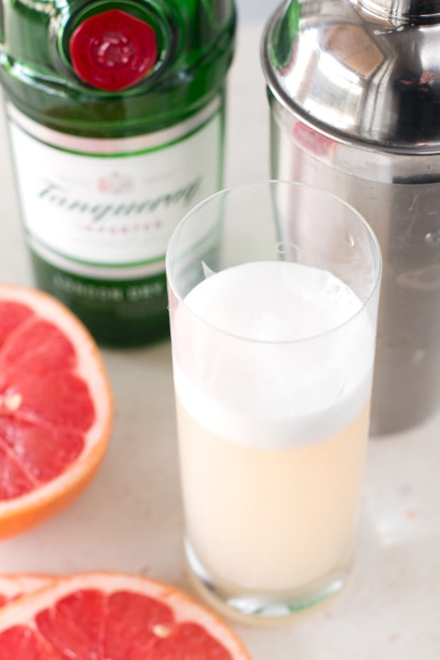 Grapefruit Gin Fizz | cakenknife.com