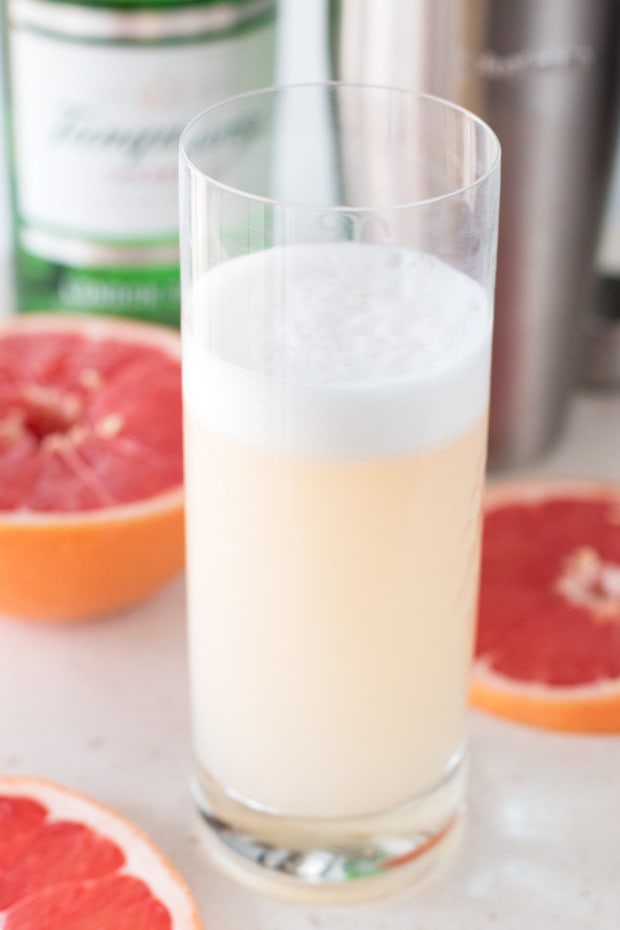 Grapefruit Gin Fizz | cakenknife.com