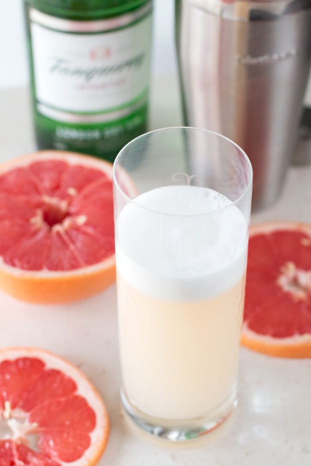 Grapefruit Gin Fizz | cakenknife.com