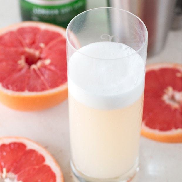 Grapefruit Gin Fizz | cakenknife.com