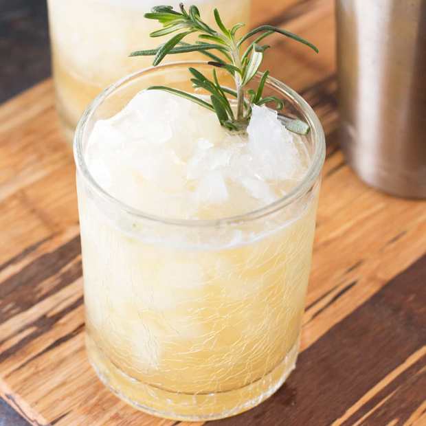 Pineapple Rosemary Smash | cakenknife.com