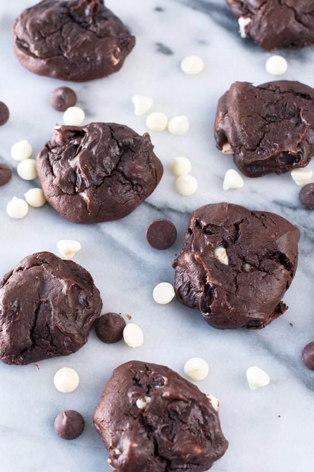 Triple Chocolate Avocado Cookies| cakenknife.com