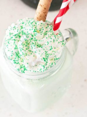 Boozy Green Shamrock Shake | cakenknife.com