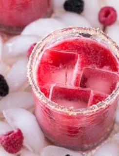 Mixed Berry Margarita | cakenknife.com